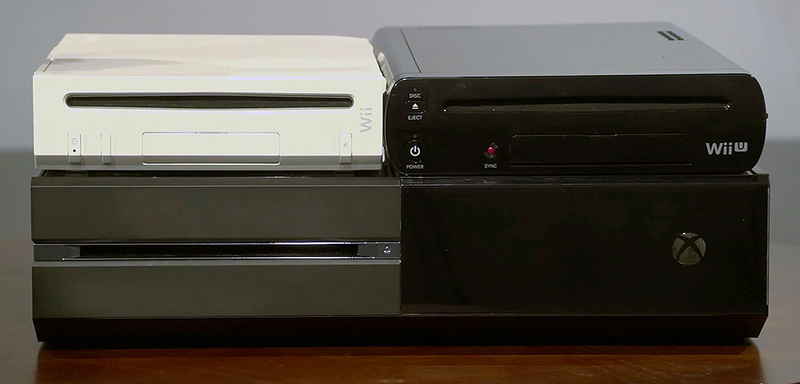 Illustration for article titled Xbox One comparada en tamaño con otras consolas (sí, es enorme)